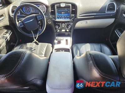 Zdjęcie 8 z 12 samochodu: 2013 CHRYSLER 300 S VIN:2C3CCABG9DH699431 - miniatura