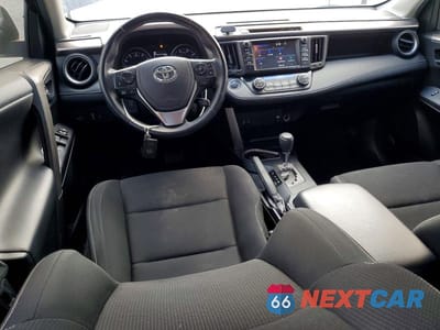 Zdjęcie 8 z 14 samochodu: 2018 TOYOTA RAV4 XLE VIN:JTMWFREV5JJ195848 - miniatura