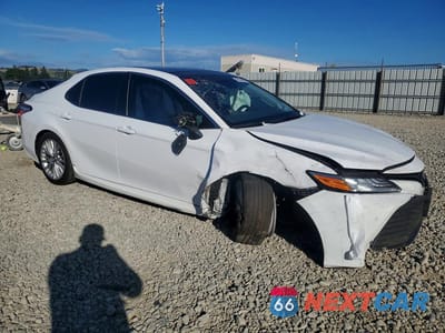 Czwarte zdjęcie samochodu z boku: 2018 TOYOTA CAMRY XLE VIN:4T1B11HK9JU028984 - miniatura