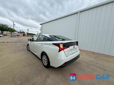 Trzecie zdjęcie samochodu z tyłu: 2019 TOYOTA PRIUS LE VIN:JTDKARFU5K3069420 - miniatura