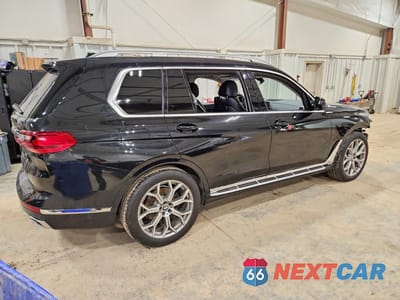 Trzecie zdjęcie samochodu z tyłu: 2021 BMW X7 XDRIVE40I VIN:5UXCW2C00M9F32614 - miniatura
