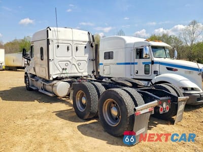 Trzecie zdjęcie samochodu z tyłu: 2025 FREIGHTLINER CASCADIA 126 SEMI TRUCK VIN:3AKJHHDR6SSVR9893 - miniatura