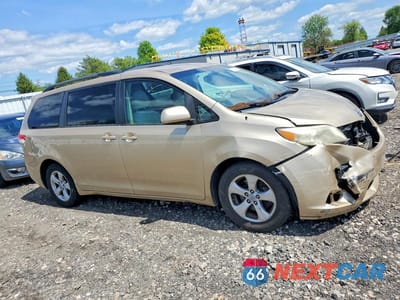 Czwarte zdjęcie samochodu z boku: 2011 TOYOTA SIENNA LE VIN:5TDKK3DCXBS015565 - miniatura