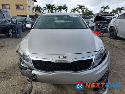 Piąte zdjęcie samochodu w środku: 2012 KIA OPTIMA LX VIN:KNAGM4A70C5279931 - miniatura