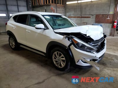 Czwarte zdjęcie samochodu z boku: 2017 HYUNDAI TUCSON SE PLUS VIN:KM8J33A44HU420584 - miniatura