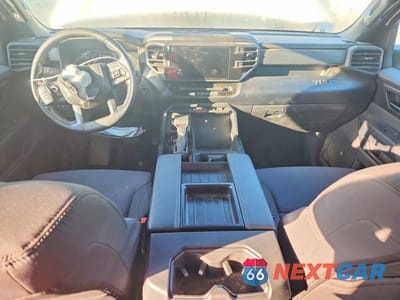 Zdjęcie 8 z 12 samochodu: 2025 TOYOTA TUNDRA SR VIN:5TFKB5AA9SX050364 - miniatura