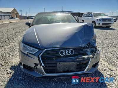 Piąte zdjęcie samochodu w środku: 2019 AUDI A3 PREMIUM VIN:WAUAUGFF3KA065349 - miniatura