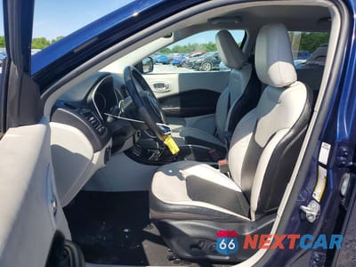 Zdjęcie 7 z 13 samochodu: 2021 JEEP CHEROKEE 4WD VIN:3C4NJCCBXMT573627 - miniatura