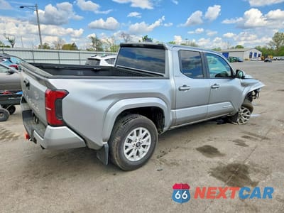 Trzecie zdjęcie samochodu z tyłu: 2025 TOYOTA TACOMA SR5 VIN:3TMLB5JN7SM181029 - miniatura