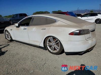 Drugie zdjęcie samochodu z przodu: 2013 TESLA MODEL S VIN:5YJSA1AG9DFP04809 - miniatura