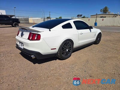 Czwarte zdjęcie samochodu z boku: 2012 FORD MUSTANG SHELBY GT500 VIN:1ZVBP8JS6C5249507 - miniatura