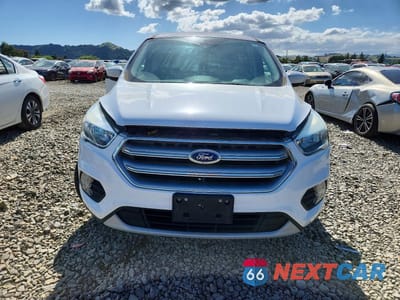 Piąte zdjęcie samochodu w środku: 2017 FORD ESCAPE SE VIN:1FMCU0GD3HUC27127 - miniatura