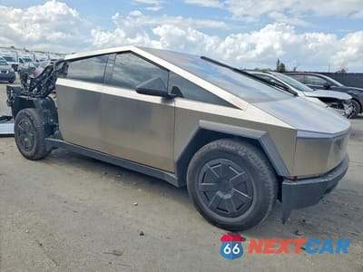 Czwarte zdjęcie samochodu z boku: 2024 TESLA CYBERTRUCK VIN:7G2CEHED8RA050601 - miniatura