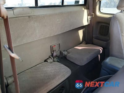 Zdjęcie 10 z 12 samochodu: 2001 TOYOTA TACOMA V6 VIN:5TEWN72N11Z747282 - miniatura