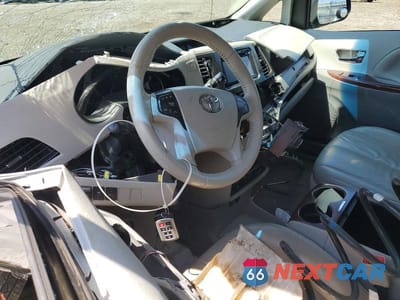 Zdjęcie 8 z 13 samochodu: 2014 TOYOTA SIENNA XLE 8-PASSENGER VIN:5TDYK3DC1ES472750 - miniatura