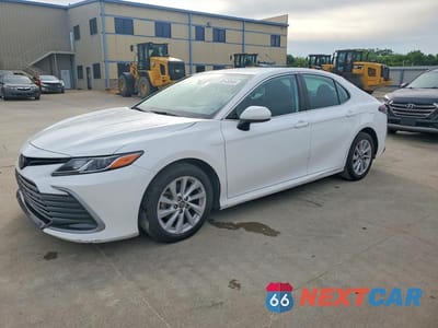2022 TOYOTA CAMRY LE 4T1C11AK0NU633044 - główne zdjęcie licytacji z USA - miniatura