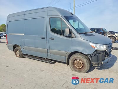 Czwarte zdjęcie samochodu z boku: 2019 MERCEDES BENZ SPRINTER 2500 DELIVERY VAN VIN:WD4PF0CDXKP086459 - miniatura