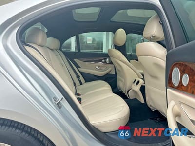 Zdjęcie 6 z 11 samochodu: 2017 MERCEDES-BENZ E 300 4MATIC VIN:WDDZF4KB7HA189074 - miniatura