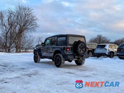 Czwarte zdjęcie samochodu z boku: 2020 JEEP WRANGLER UNLIMITED SPORT VIN:1C4HJXDG9LW128433 - miniatura