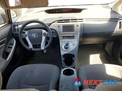 Zdjęcie 8 z 12 samochodu: 2013 TOYOTA PRIUS TWO VIN:JTDKN3DU0D5653316 - miniatura