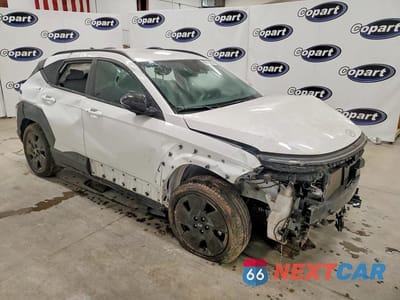 Czwarte zdjęcie samochodu z boku: 2026 HYUNDAI KONA SEL SPORT VIN:KM8HF3AB8TU358054 - miniatura