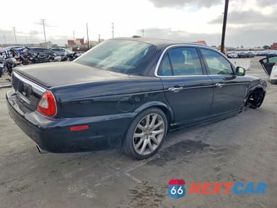Trzecie zdjęcie samochodu z tyłu: 2008 JAGUAR XJ8 VIN:SAJWA71BX8SH26257 - miniatura
