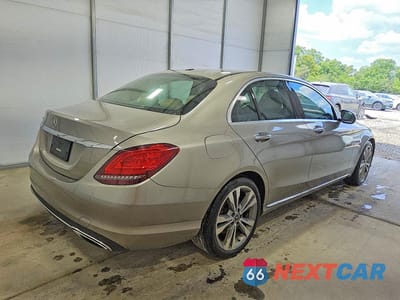 Trzecie zdjęcie samochodu z tyłu: 2019 MERCEDES-BENZ C 300 VIN:55SWF8DB8KU316817 - miniatura