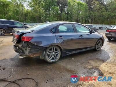 Trzecie zdjęcie samochodu z tyłu: 2021 KIA FORTE GT-LINE VIN:3KPF34AD7ME357683 - miniatura
