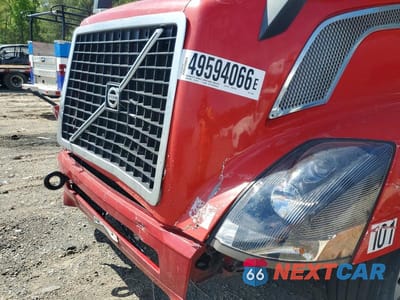 Zdjęcie 9 z 10 samochodu: 2012 VOLVO VNL SEMI TRUCK VIN:4V4NC9EH8CN550333 - miniatura