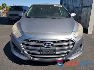 Piąte zdjęcie samochodu w środku: 2016 HYUNDAI ELANTRA GT BASE VIN:KMHD35LH9GU252349 - miniatura