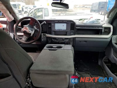 Zdjęcie 8 z 13 samochodu: 2023 FORD F350 SUPER DUTY VIN:1FT8W3DT3PEC37554 - miniatura