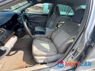 Piąte zdjęcie samochodu w środku: 2017 TOYOTA CAMRY LE VIN:4T1BF1FK5HU719847 - miniatura