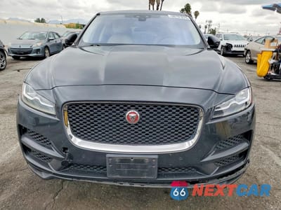 Piąte zdjęcie samochodu w środku: 2017 JAGUAR F-PACE PRESTIGE VIN:SADCK2BNXHA087928 - miniatura