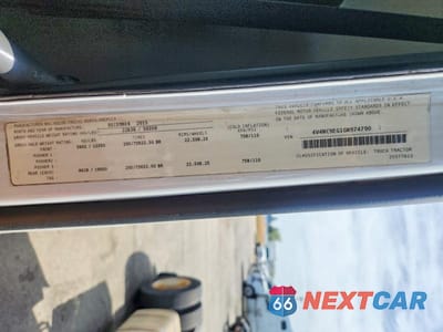 Zdjęcie 10 z 10 samochodu: 2016 VOLVO VNL SEMI TRUCK VIN:4V4NC9EG1GN974790 - miniatura