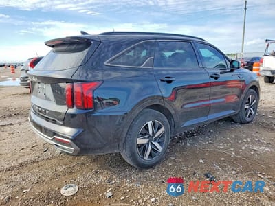 Trzecie zdjęcie samochodu z tyłu: 2022 KIA SORENTO S VIN:5XYRL4LC1NG117776 - miniatura