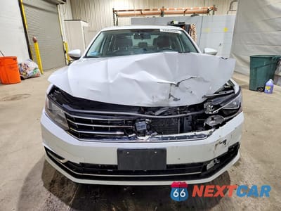 Piąte zdjęcie samochodu w środku: 2019 VOLKSWAGEN PASSAT WOLFSBURG VIN:1VWLA7A31KC006013 - miniatura