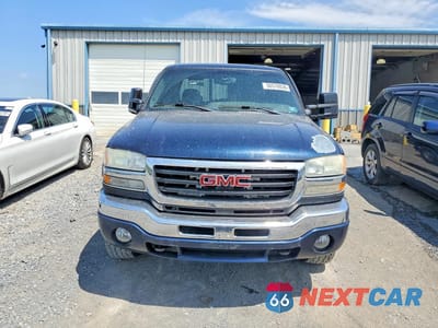 Piąte zdjęcie samochodu w środku: 2005 GMC SIERRA K2500 HEAVY DUTY VIN:1GTHK23UX5F827726 - miniatura