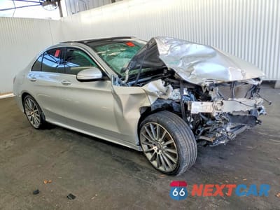 Czwarte zdjęcie samochodu z boku: 2015 MERCEDES-BENZ C 400 4MATIC VIN:55SWF6GB8FU027605 - miniatura