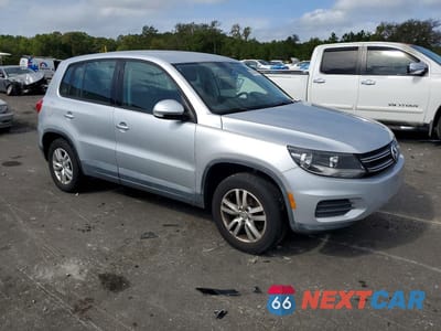 Czwarte zdjęcie samochodu z boku: 2012 VOLKSWAGEN TIGUAN S VIN:WVGAV7AX6CW525541 - miniatura
