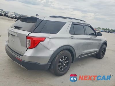 Trzecie zdjęcie samochodu z tyłu: 2021 FORD EXPLORER XLT VIN:1FMSK8DHXMGB77987 - miniatura
