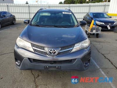 Piąte zdjęcie samochodu w środku: 2015 TOYOTA RAV4 LE VIN:JTMZFREV5FJ049695 - miniatura
