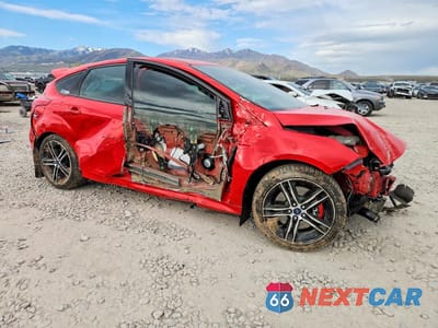 Czwarte zdjęcie samochodu z boku: 2015 FORD FOCUS ST VIN:1FADP3L95FL299670 - miniatura