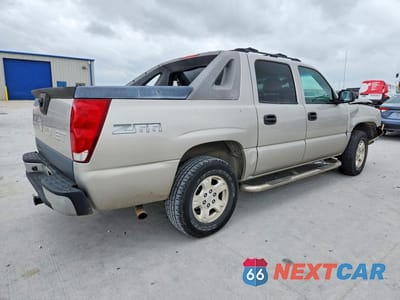 Trzecie zdjęcie samochodu z tyłu: 2004 CHEVROLET AVALANCHE C1500 VIN:3GNEC12T44G257777 - miniatura