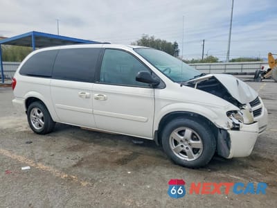 Czwarte zdjęcie samochodu z boku: 2005 DODGE GRAND CARAVAN SXT VIN:2D8GP44L35R271834 - miniatura