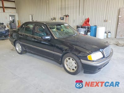 Czwarte zdjęcie samochodu z boku: 2000 MERCEDES-BENZ C 280 VIN:WDBHA29G6YA860811 - miniatura