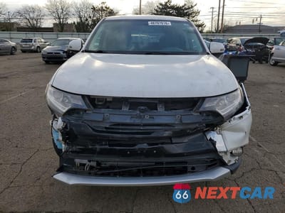 Piąte zdjęcie samochodu w środku: 2018 MITSUBISHI OUTLANDER SE VIN:JA4AD3A30JZ009517 - miniatura