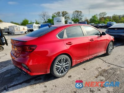Trzecie zdjęcie samochodu z tyłu: 2024 KIA FORTE GT LINE VIN:3KPF54AD3RE751523 - miniatura