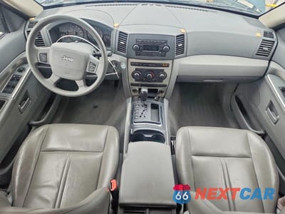 Zdjęcie 8 z 13 samochodu: 2005 JEEP GRAND CHEROKEE LAREDO VIN:1J4GR48K25C679092 - miniatura