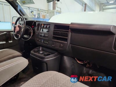 Zdjęcie 8 z 11 samochodu: 2016 CHEV EXPRESS G2500 VIN:1GCWGAFF1G1214345 - miniatura
