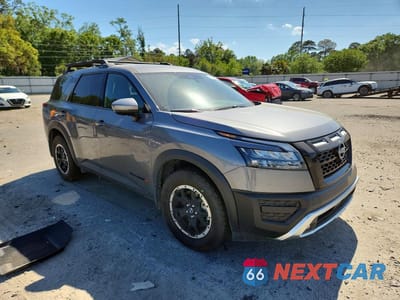 Czwarte zdjęcie samochodu z boku: 2025 NISSAN PATHFINDER ROCK CREEK VIN:5N1DR3BD8SC303324 - miniatura